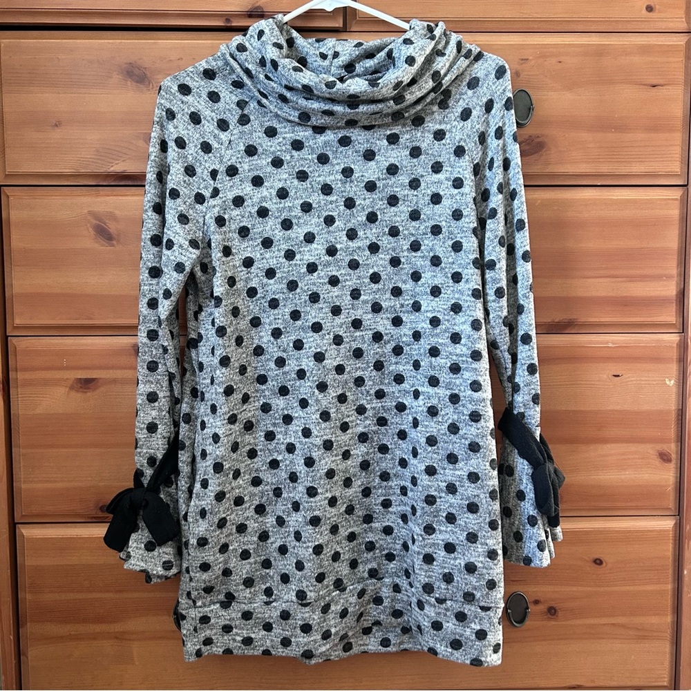 White Birch Gray w Black Polka Dots Women’s Top Sz Small Long Sleeved Cowl Neck